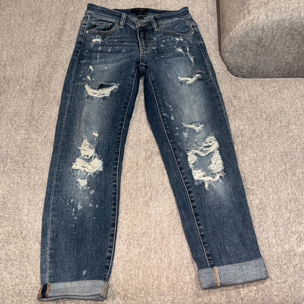 Judy Blue Distressed Boyfriend Jeans in Dark Blue
